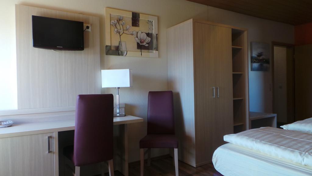 Rhoenblick Landhotel - Restaurant - Countrypub Petersberg  객실 사진