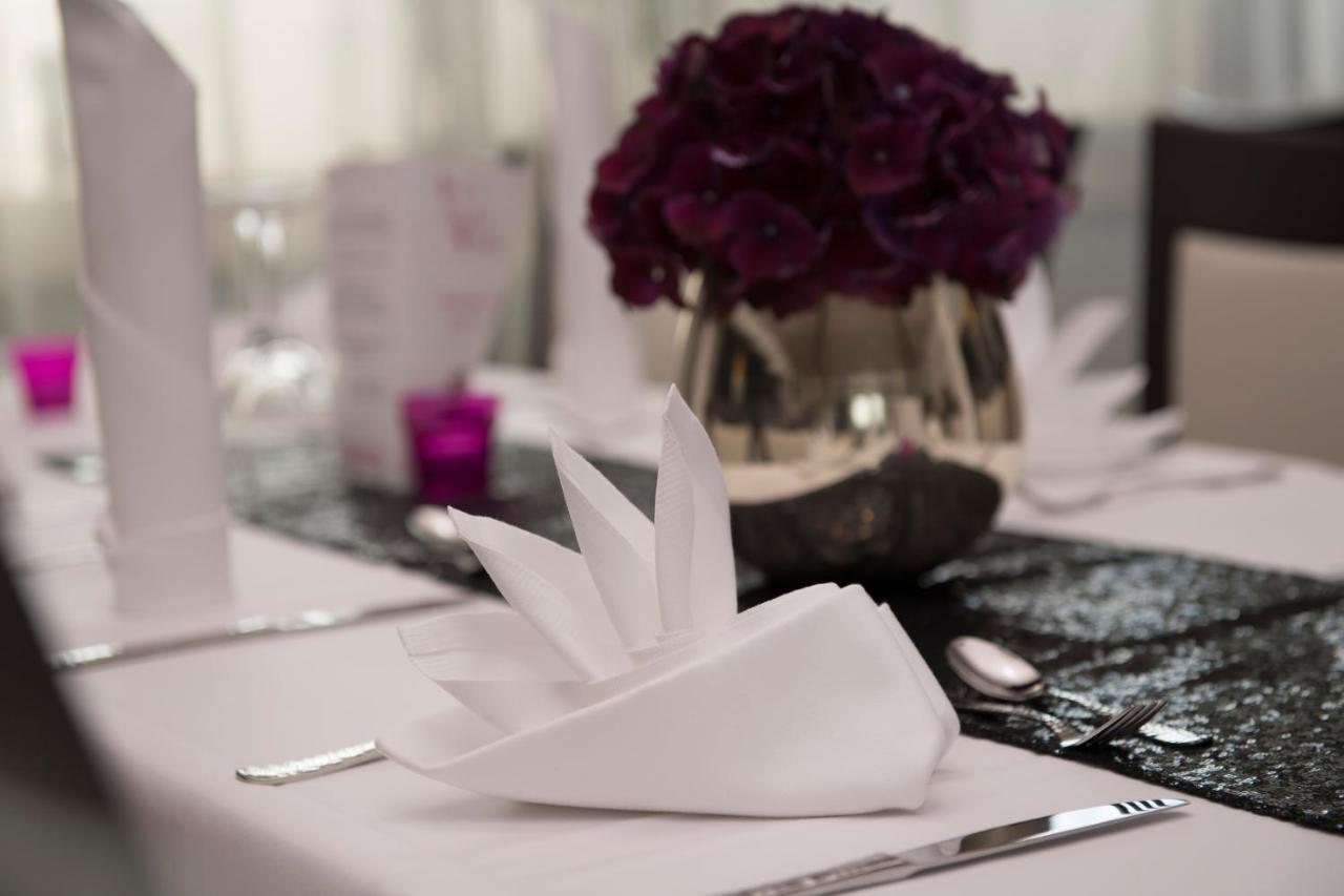 Rhoenblick Landhotel - Restaurant - Countrypub Petersberg  외부 사진