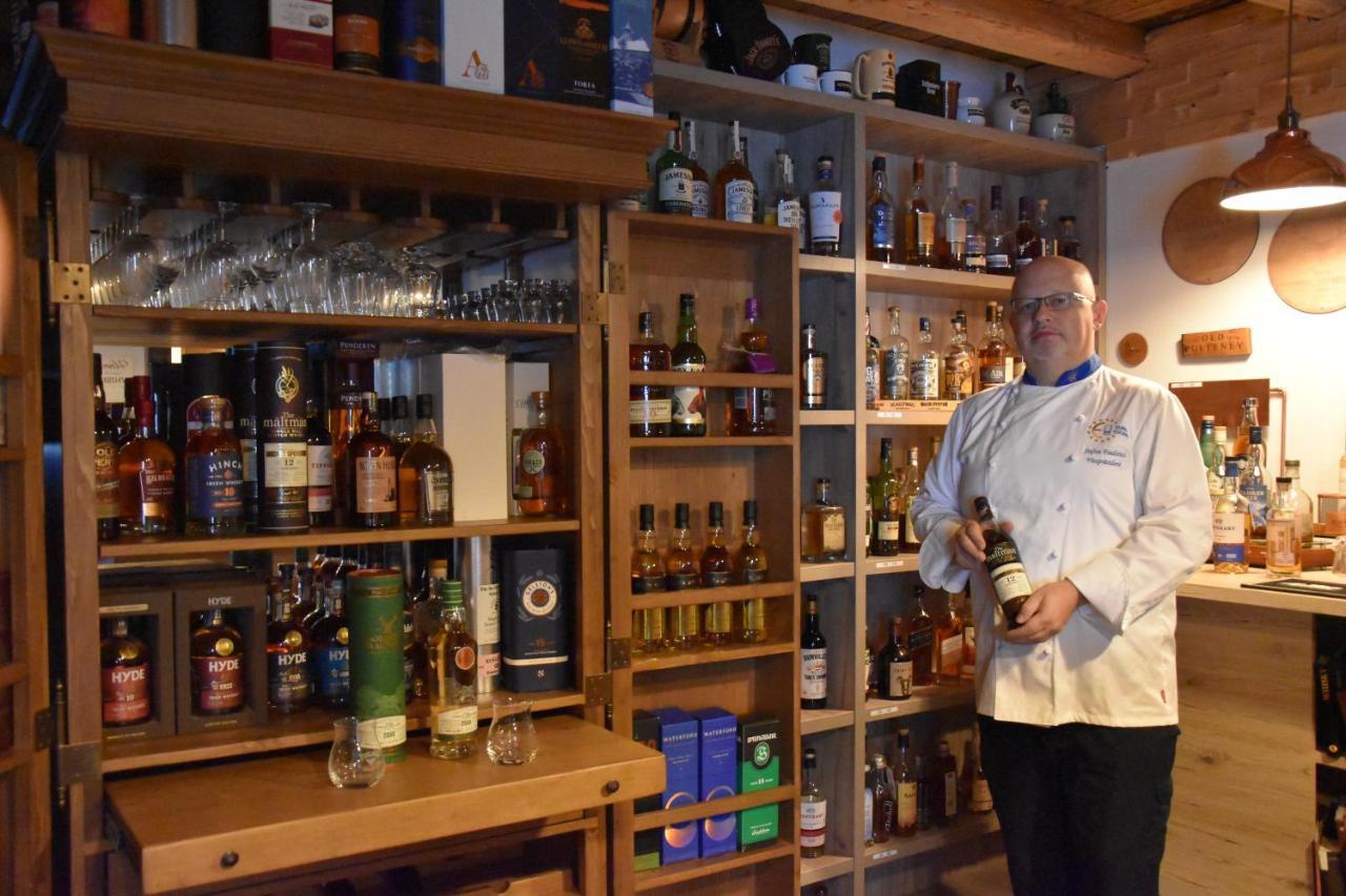 Rhoenblick Landhotel - Restaurant - Countrypub Petersberg  외부 사진