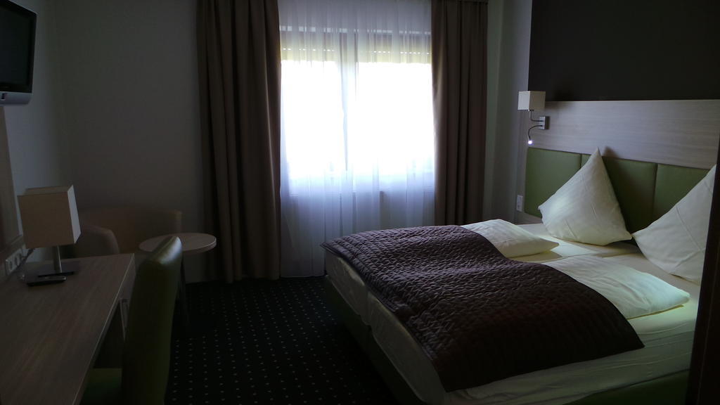 Rhoenblick Landhotel - Restaurant - Countrypub Petersberg  객실 사진